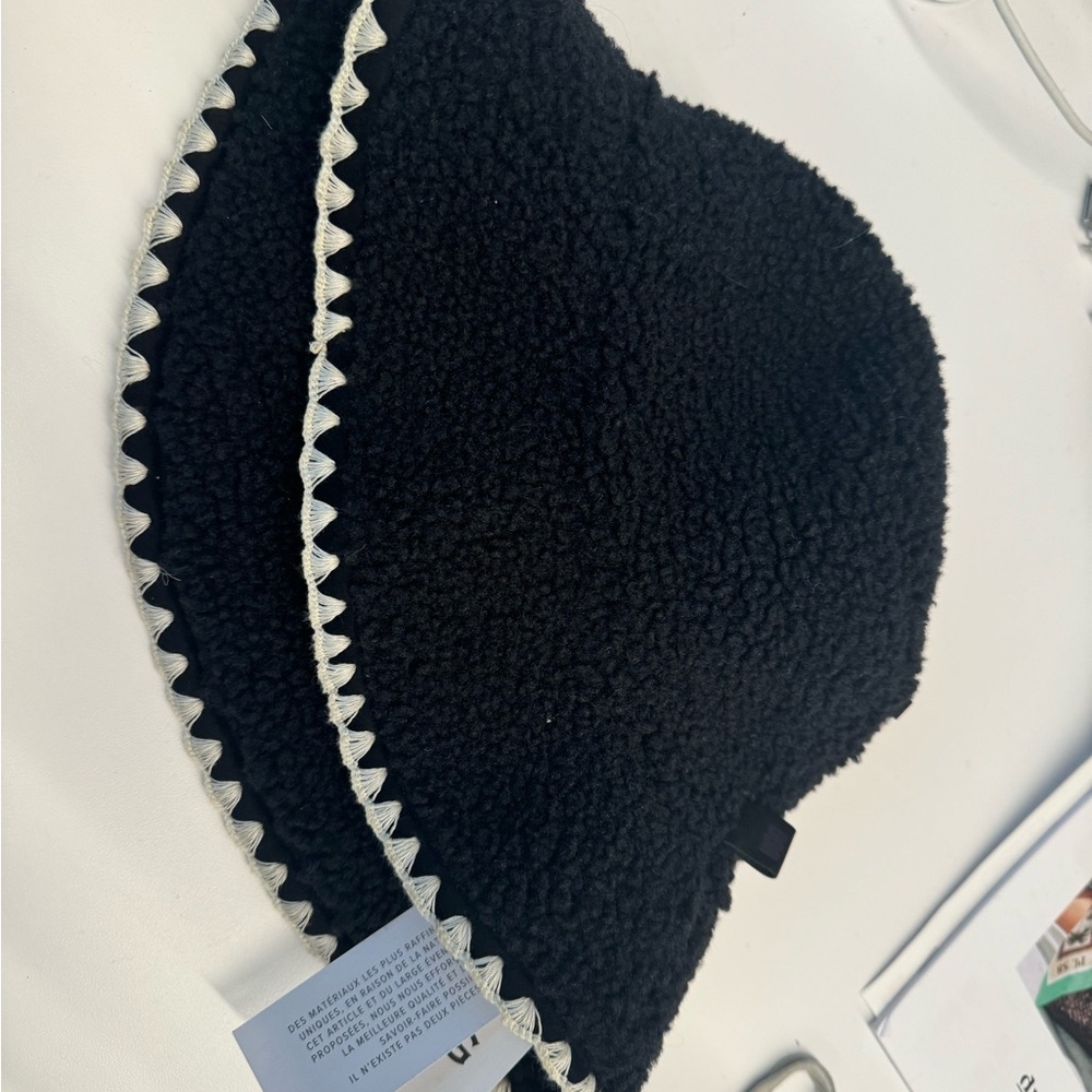 UGG Black Sherpa Bucket Hat with Cream Trim - Picture 3 of 4